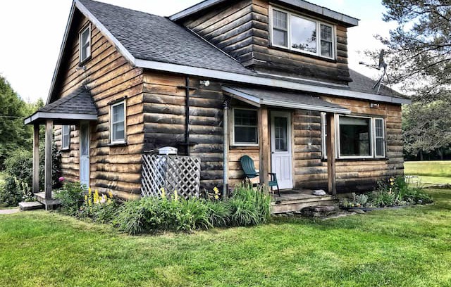 Town of Denning Cabin | Guest Cabin at Grey Lodge