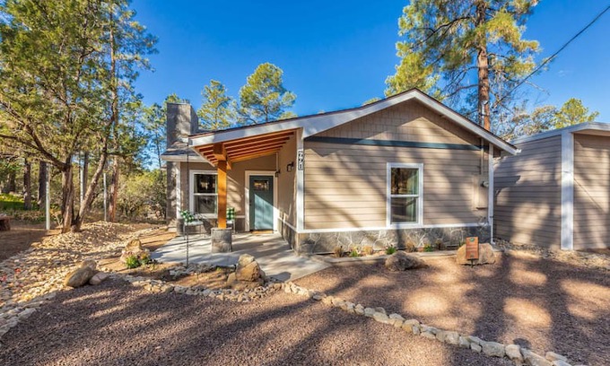 Prescott House | Juniper Cottage at Pine Acres