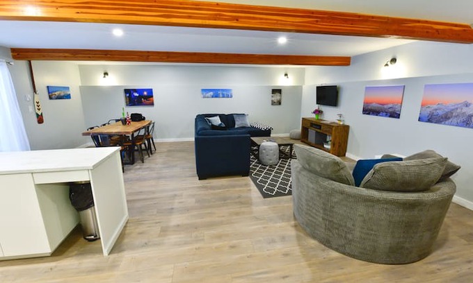 Salmo House | Dragonfly garden suite
