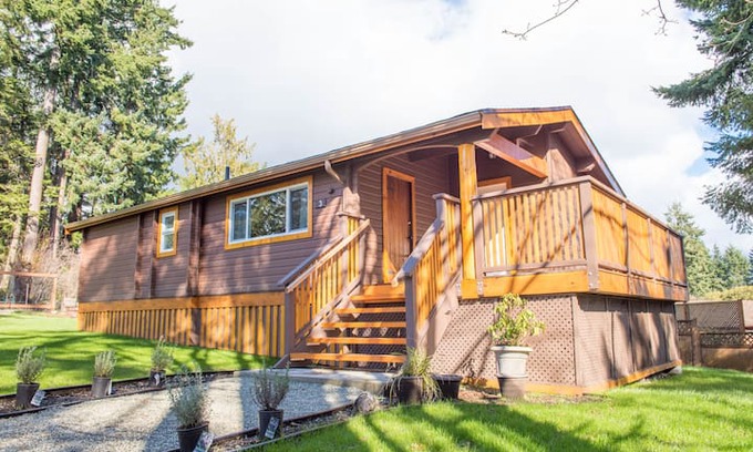 Sooke Cabin | The Cozy Cabin
