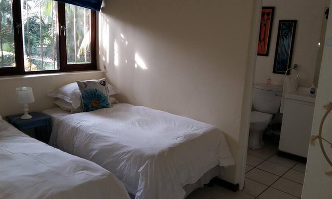 UPhongolo Bed & Breakfast | Room 5 - Sunflower - Guest House Pongola
