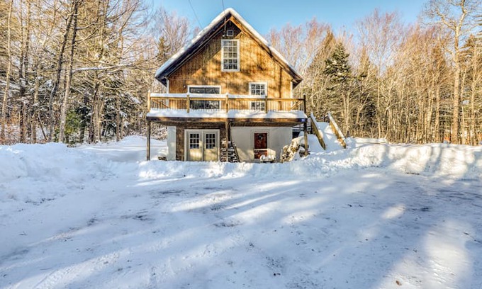 Stratton Cabin | Family and dog-friendly cabin w/private hot tub, firepit, lawn, and deck!