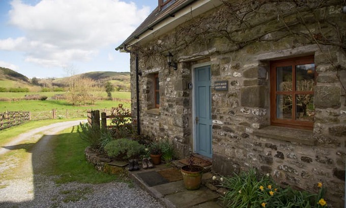 Llandeilo Cabin | Red Kite Lodge - Abbey Cottages Talley, Llandeilo