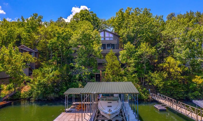Lake of the Ozarks House | The Moongate House. Memories Galore, Sleeps 20!