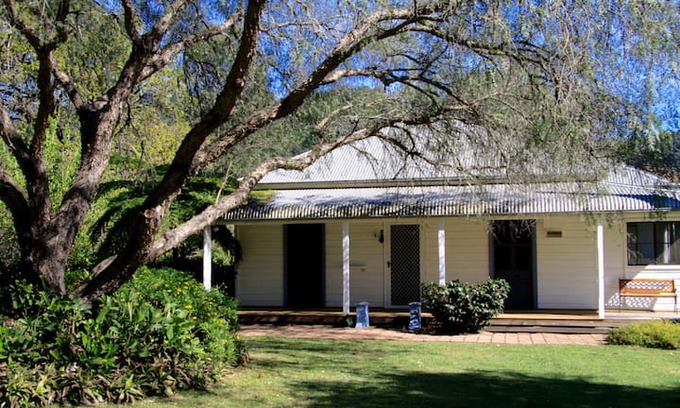 Upper Lansdowne Cabin | Flame Tree Cottage - a secluded rural escape