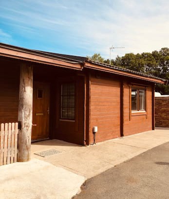 Northallerton Villa | Penhill Luxury Lodge with a hot tub