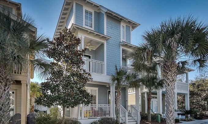 Seacrest Beach Cabin | `Blue Pointe of View` Seacrest Beach Vacation Rental House + FREE BIKES!