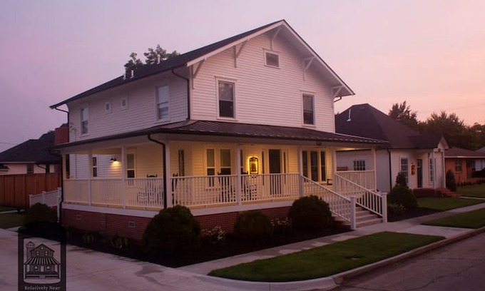 Pawhuska House | The Farmhouse Relatively Near the Prairie
