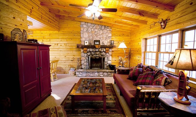 Dickson Township Cabin | Lost Oak Lodge, Log home near Tippy Dam