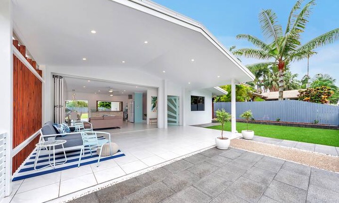 Redlynch House | Breeze Way Holiday Home