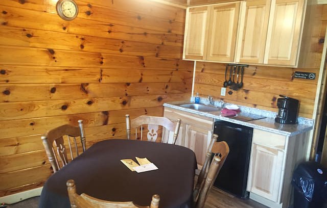 Pittsburg Other | Cozy Log-style Buck Rub Lodge #2