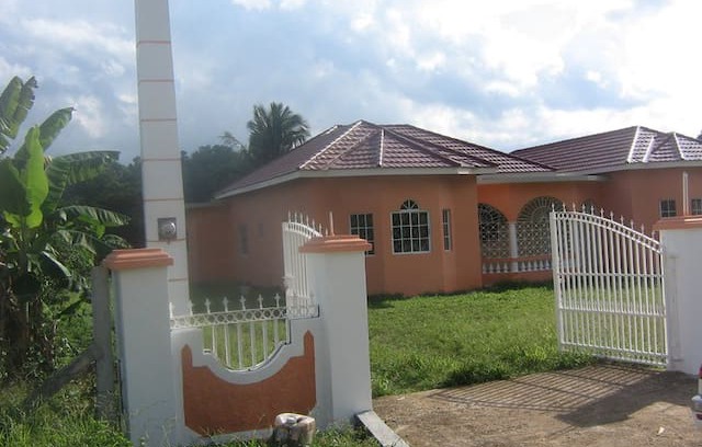 Ewarton House | Charlton Serenity House Jamaica (US$25 PP/PN)