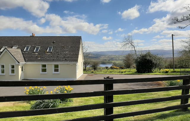 Hollywood House | Abhainn Ri Ivy Cottage