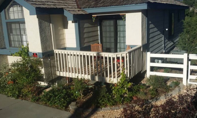 Virginia Foothills Apartment | Strawberry Suite