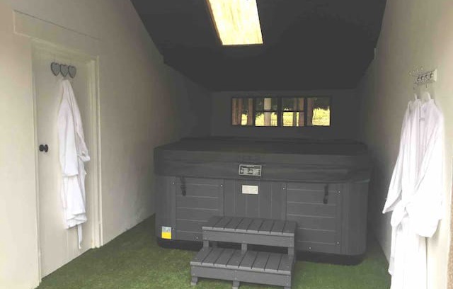 Enniskillen Cabin | Crann Úll Cottage and Spa Get-away