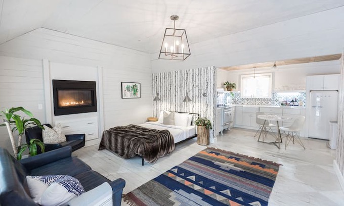 Port Jervis Cabin | Cedar Lakes Estate Garden Suite 6