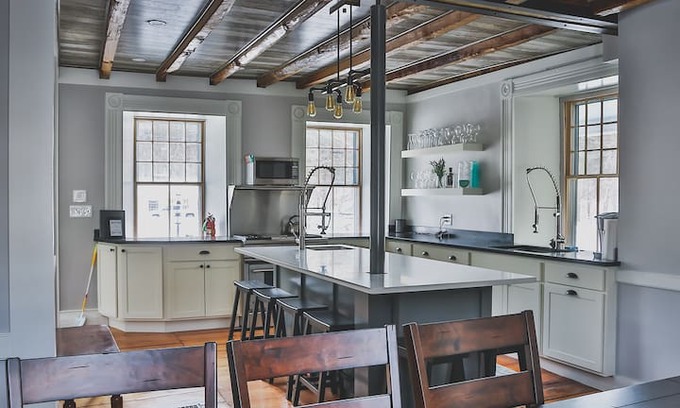 Reading House | Greystone 1830