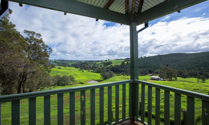 Dardanup House | Ferguson Valley Home Among The Gum Trees