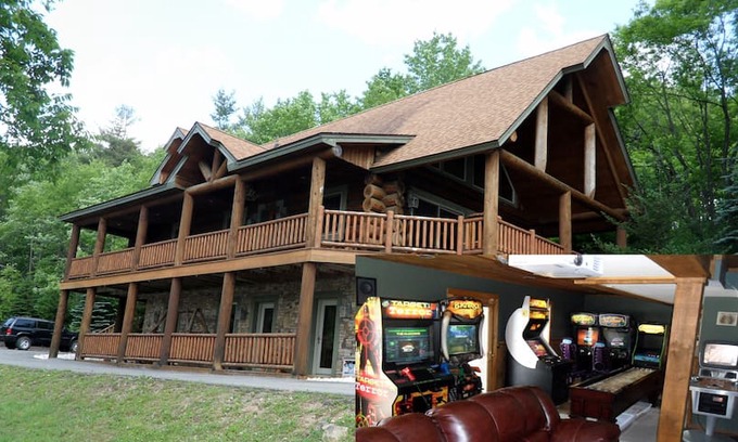 McHenry Cabin | Big Timber Retreat at Deep Creek Lake