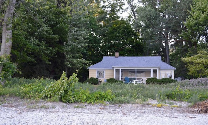 Fort Erie House | Windmill Point Canadian Lake Erie Beachfront