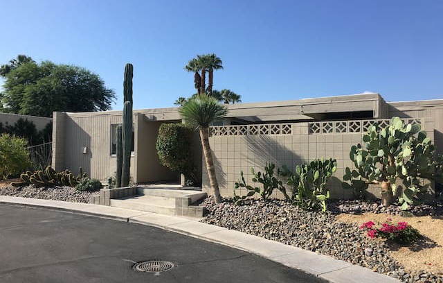 Palm Desert House | Modernist Sandpiper Condo on El Paseo