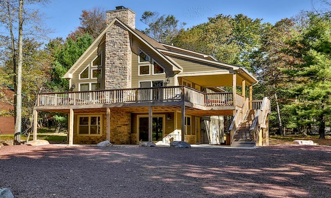 Lake Harmony Estates Villa | Deer View Lodge... comfort, space, and service!