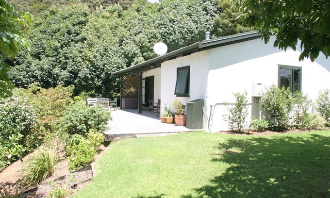 Kaeo House | Cottage surrounded by nature