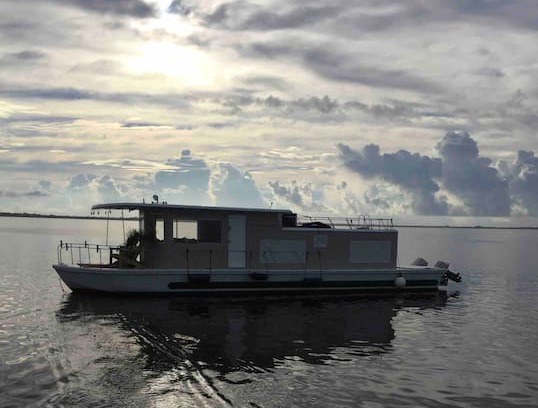 Elizabeth City Boat Rental | Houseboat “Tiki Turtle “