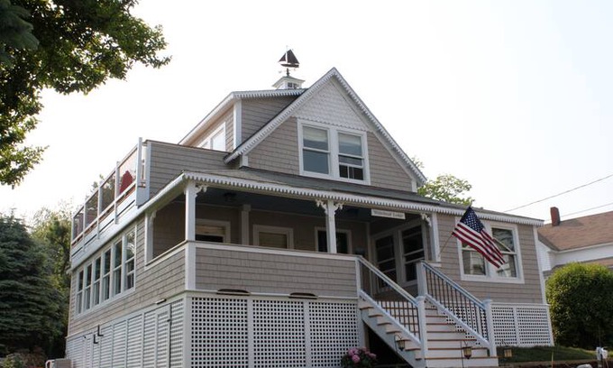 Peaks Island House | Peaks Island: Whitehead Lodge