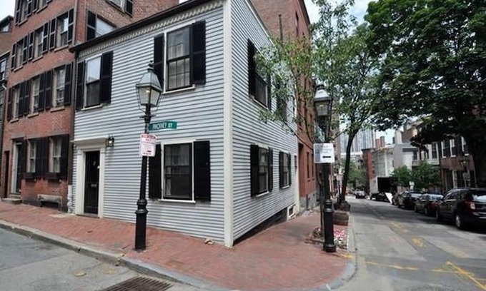 Beacon Hill Apartment | Second Oldest Home in Beacon Hill