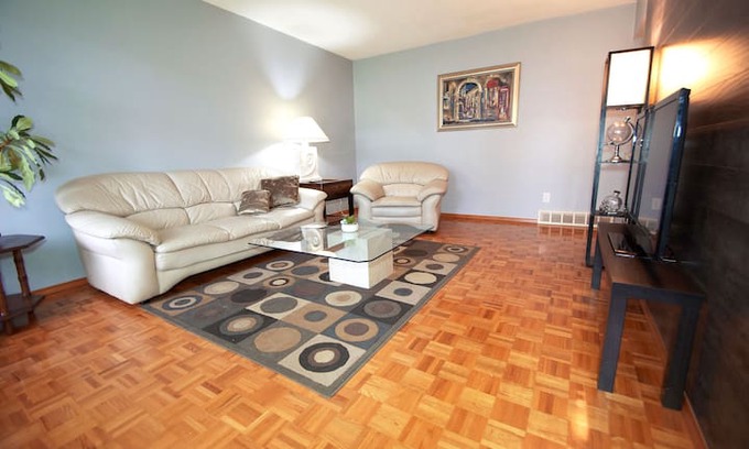 Winnipeg House | PERFECT LOCATION - 3 bedroom home in Southdale