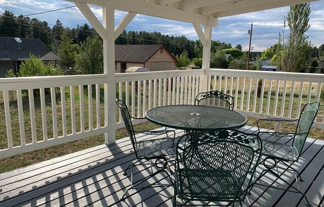Pinetop Cabin | Aunt Sally's Charming Pinetop Cabin