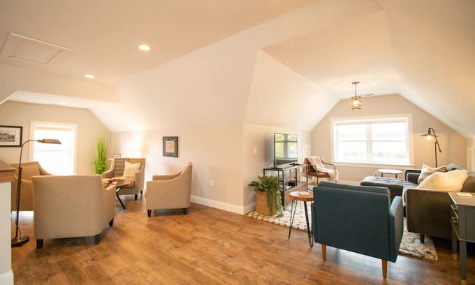 Bloomington Apartment | ~The Rooftop on Kirkwood-steps from IU Bloomington