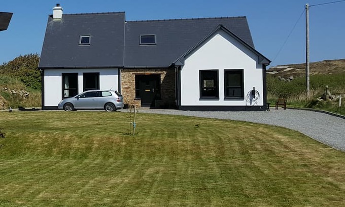 Kincasslagh House | Lag Dubh holiday home on Cruit Island