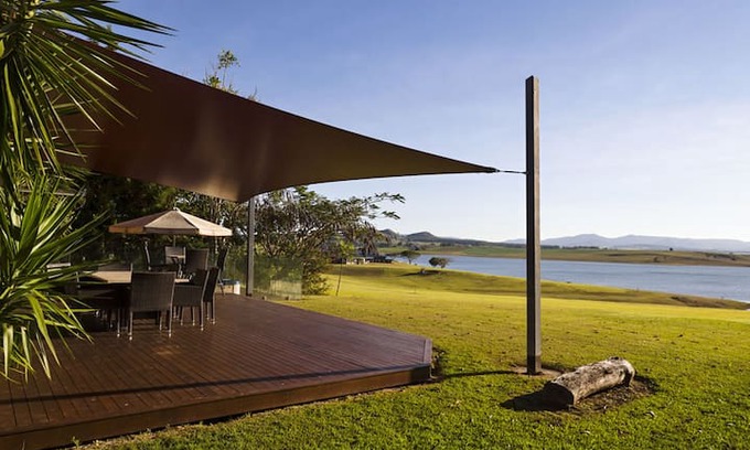 Barrine Villa | LUXURY LAKEFRONT - Tuscany on Tinaroo