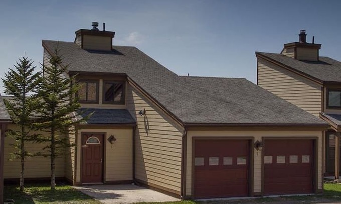 Snowshoe House | Lands End 7 5 bed walk to the Village Pet Welcome!