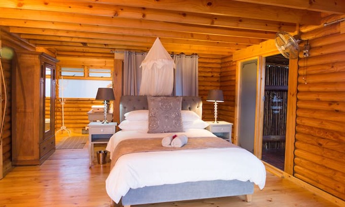 Wolseley Cabin | Arum Lily Log Cabin