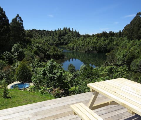 Okere Falls House | Stunning & Private Barefoot Lodge, Lake Rotoehu