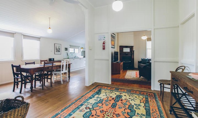 Broadwater House | Hamlyn Farmhouse, Broadwater near Stanthorpe