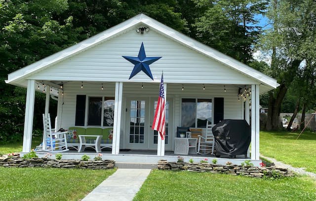 Union Dale Cabin | Clark Lakefront Cottage