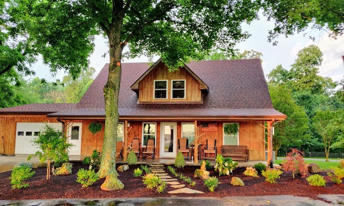 Paris Cabin | Pops Cabin