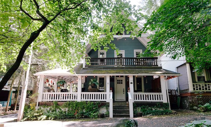 Mount Gretna Heights Cabin | "Grateful Shade" - Peaceful Cottage in Mt. Gretna