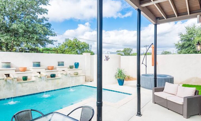 Fredericksburg House | Gardens of Baron's Creek - Unit B