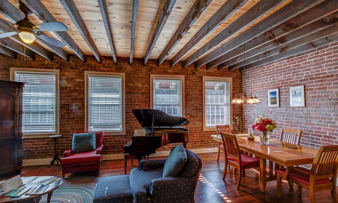 West Jefferson Apartment | UpTown Loft - Downtown West Jefferson, NC