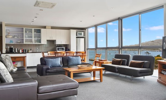 Wellington Apartment | The Penthouse on Evans Bay