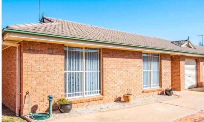Bathurst House | Bathurst 1000 race week rental in CBD