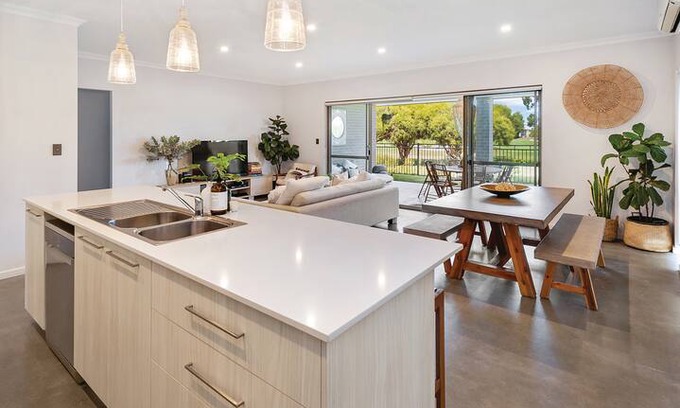 Dunsborough House | Sanctuary on Spyglass