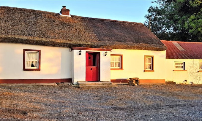 Augher House | Springtown Thatched Cottage, Augher, Co. Tyrone