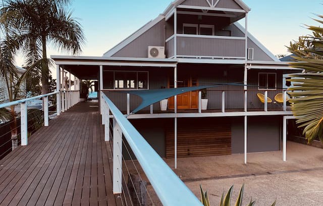 Hideaway Bay Villa | The Hamptons Beach House - Beachfront Water Veiws