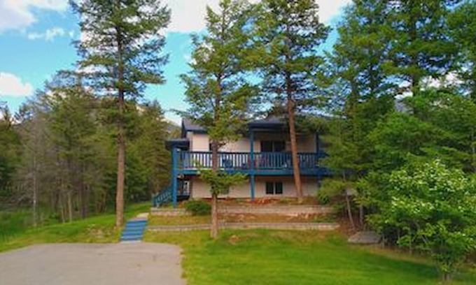 East Kootenay House | Bear Tracks Chalet